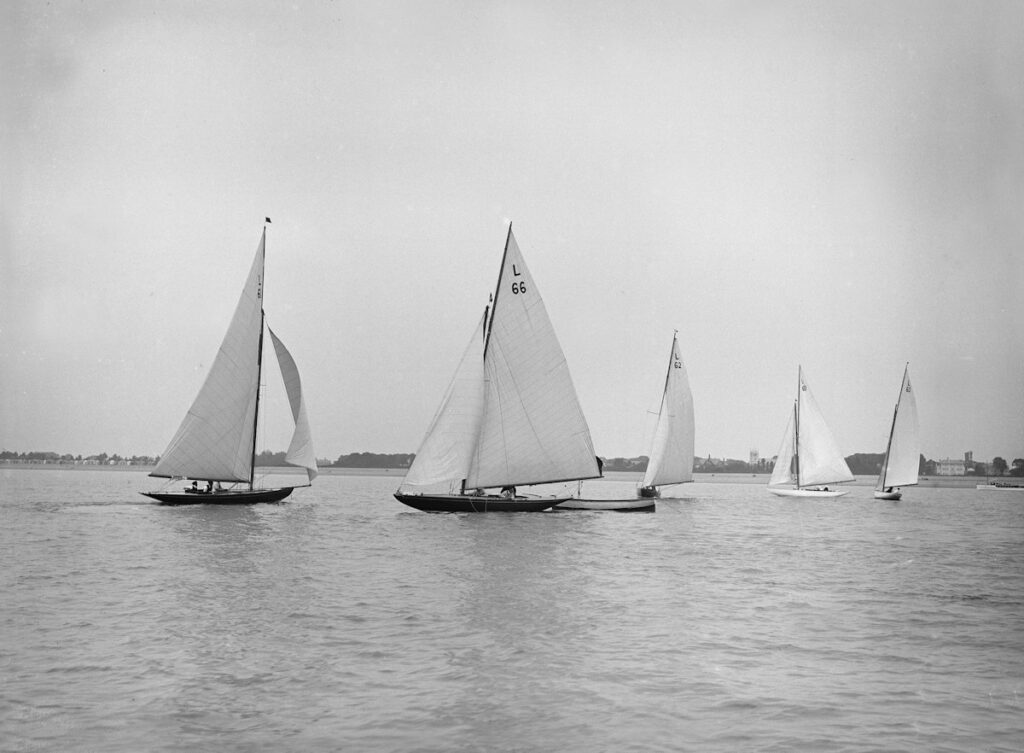 Start of the One Ton Cup Race, Stokes Bay, 1913